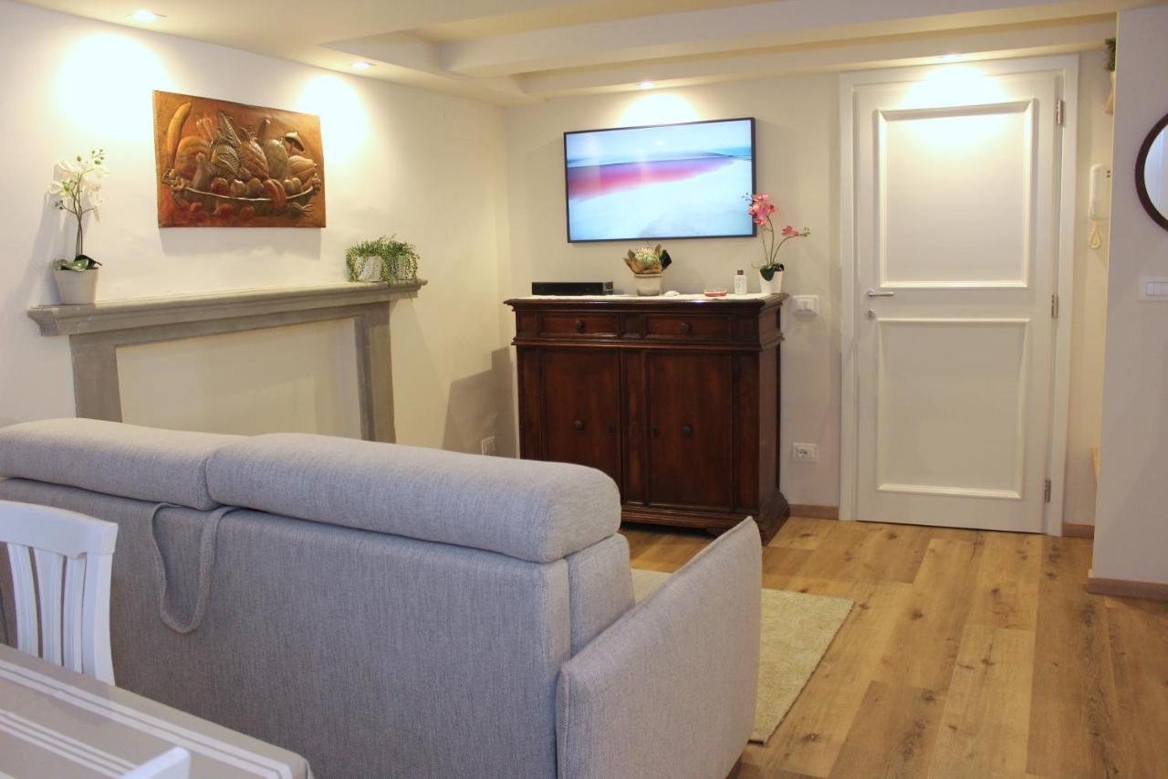 Art Apartment Santa Croce Suite ฟลอเรนซ์ ภายนอก รูปภาพ