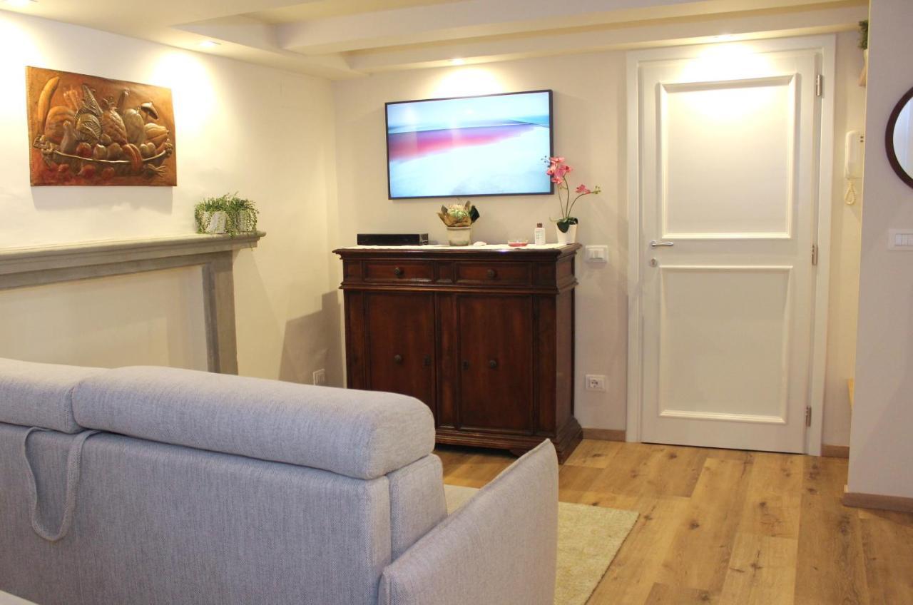 Art Apartment Santa Croce Suite ฟลอเรนซ์ ภายนอก รูปภาพ